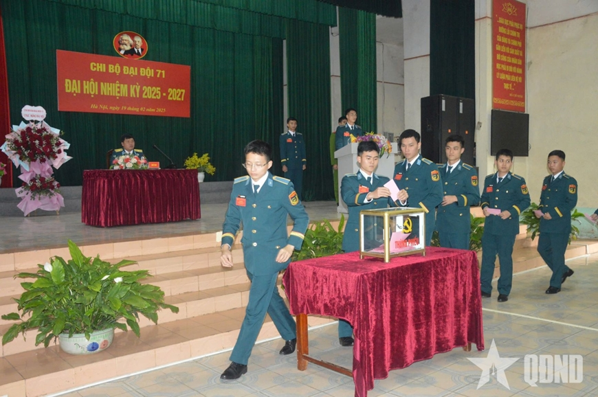 Đảng bộ Học viện Phòng không-Không quân chỉ đạo đại hội chi bộ làm trước thành công tốt đẹp